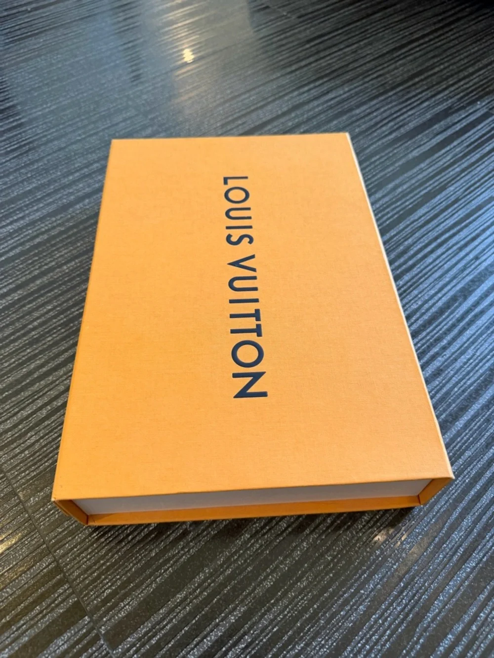 Louis Vuitton Tshirt empty box